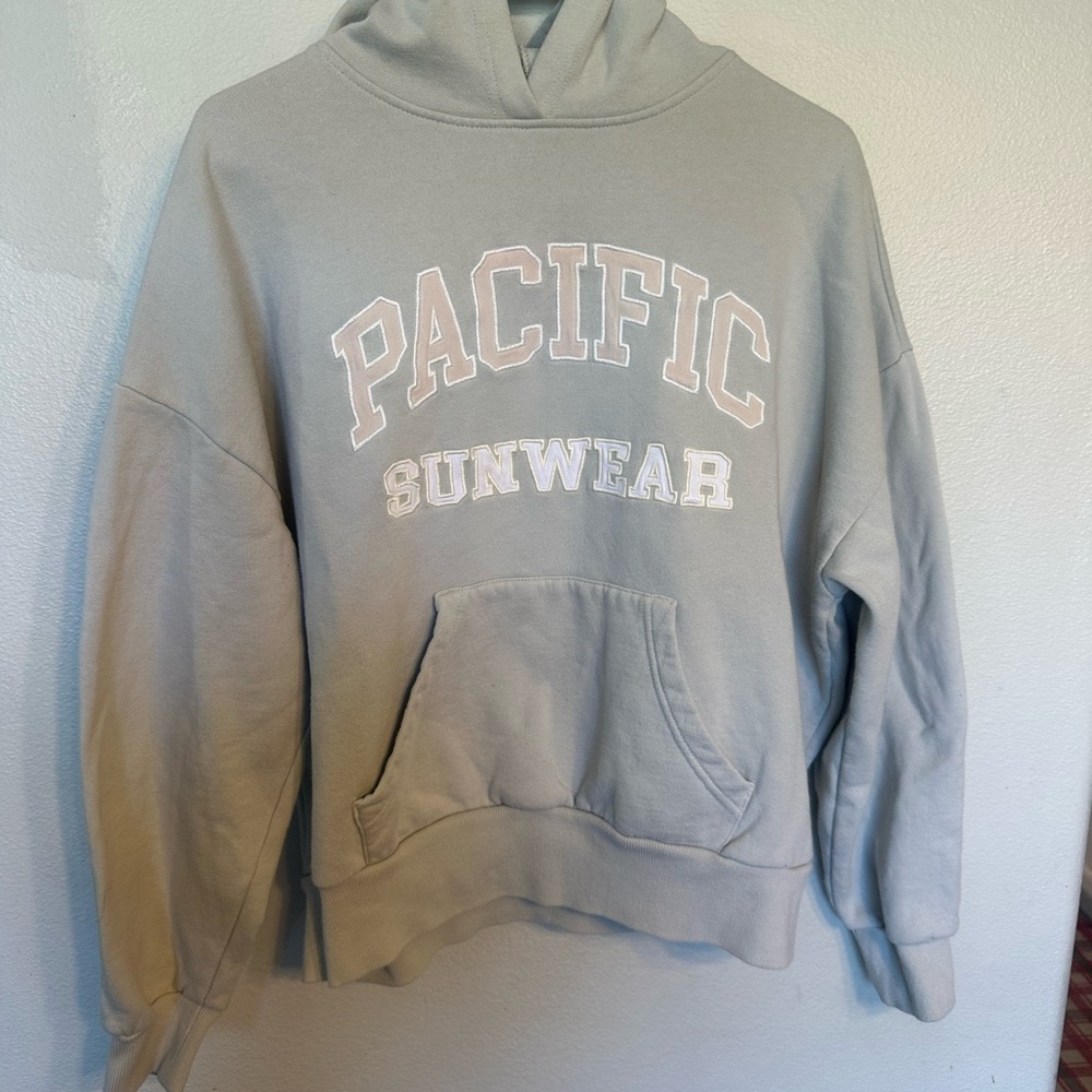 PacSun Light Gray Hooded Sweatshirt with Black Logo Tag